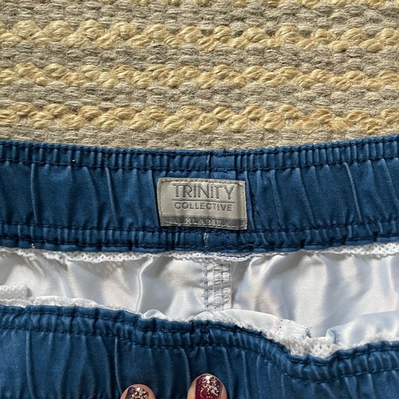 Men’s Trinity Collective Flamingo Swim Trunks - Picture 4 of 5